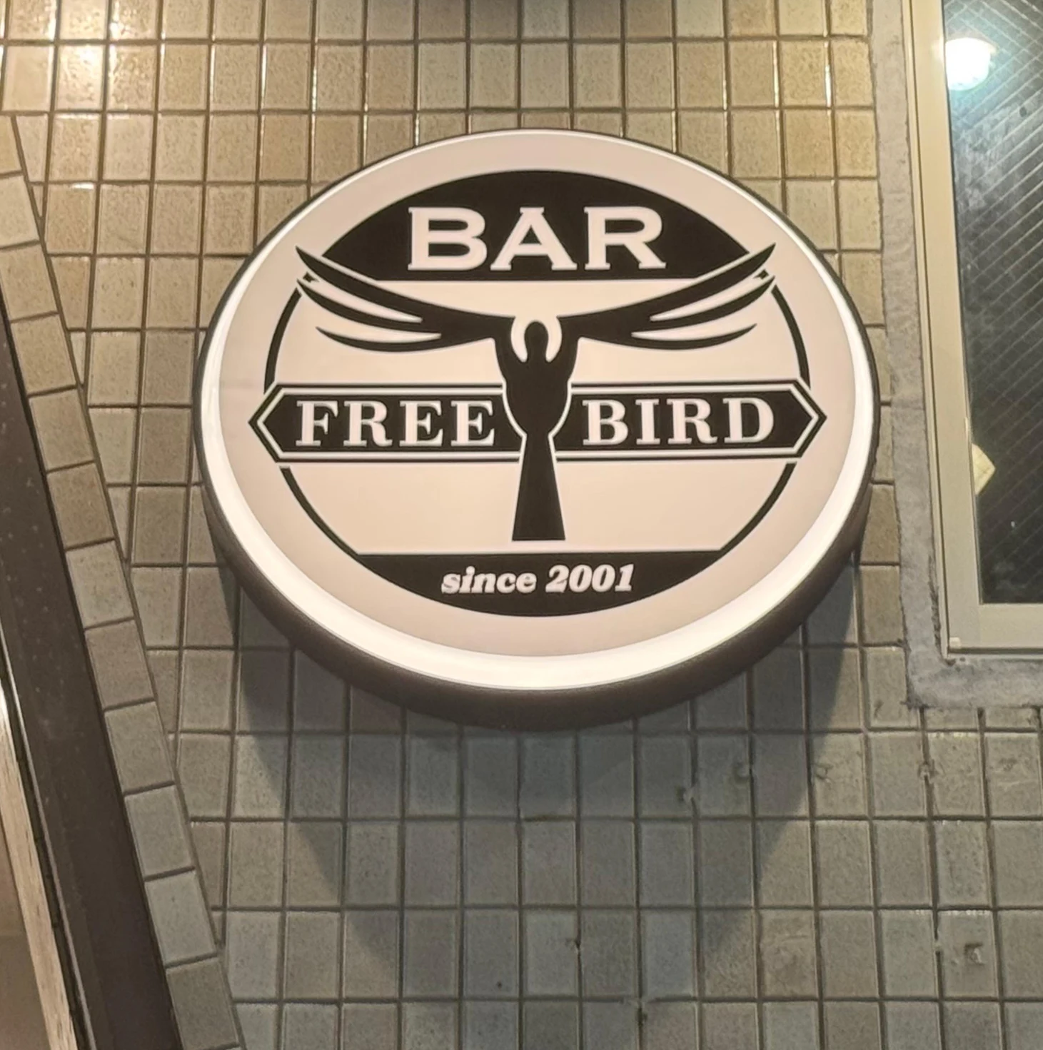 FREE BIRDの店舗看板