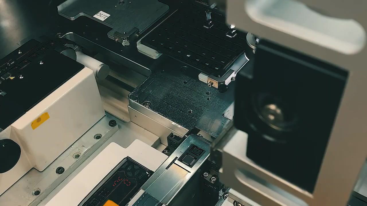 ICを搬送する精密機構