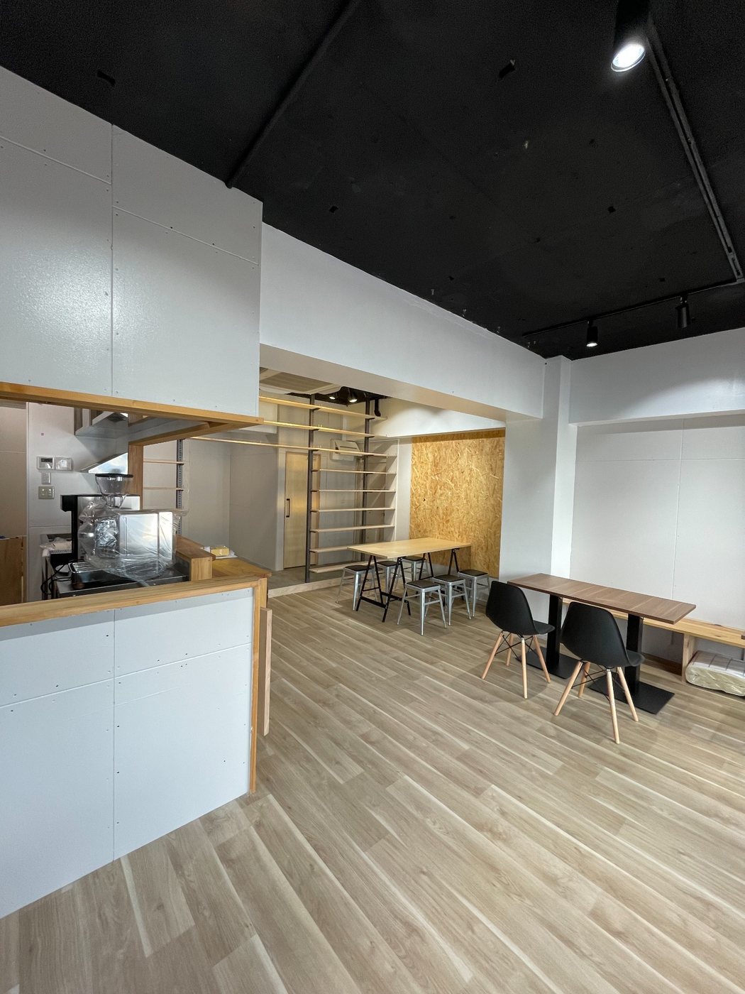 開店前のFRINGEE HANDS ON CAFE店内